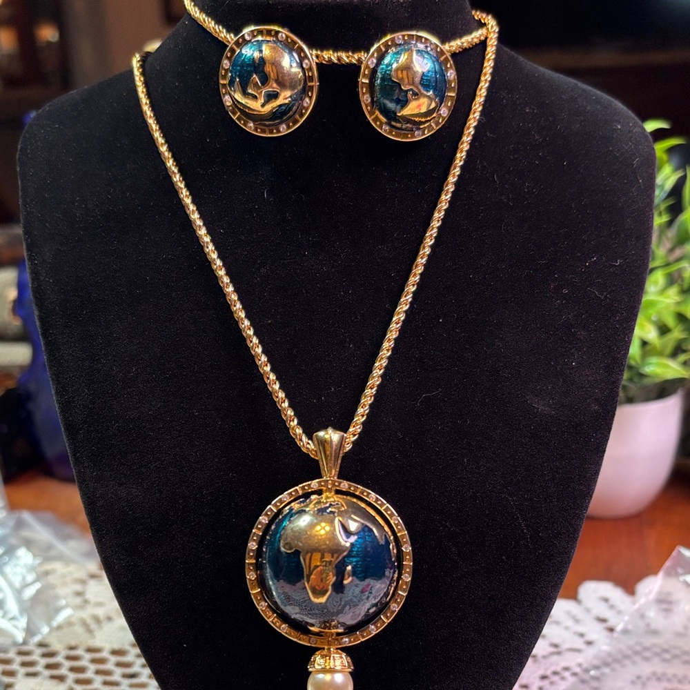 Kenneth Jay Lane (Kjl) World Peace Globe Necklace… - image 1